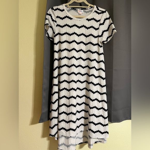 LuLaRoe Dresses & Skirts - LuLaRoe Carly Dress (no pocket) XS black and white